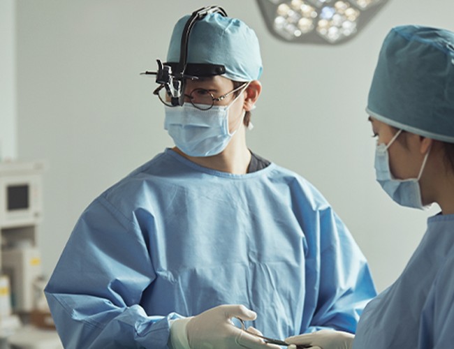Medical staff working together in the operating room