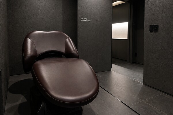 Private hair shampoo room for hair and scalp care