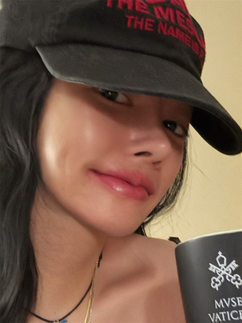 Double-Chin Suction-Tie SINSANG Selfie